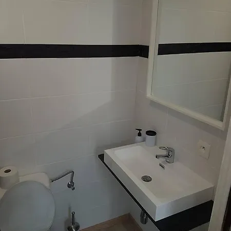 2 Sides Bed & Breakfast *